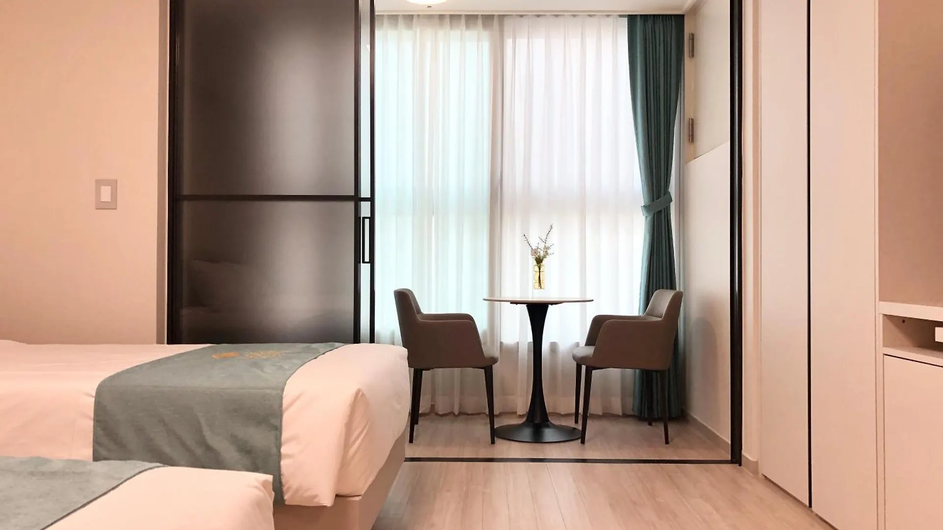 Golden Planet Incheon Hotel 4*,